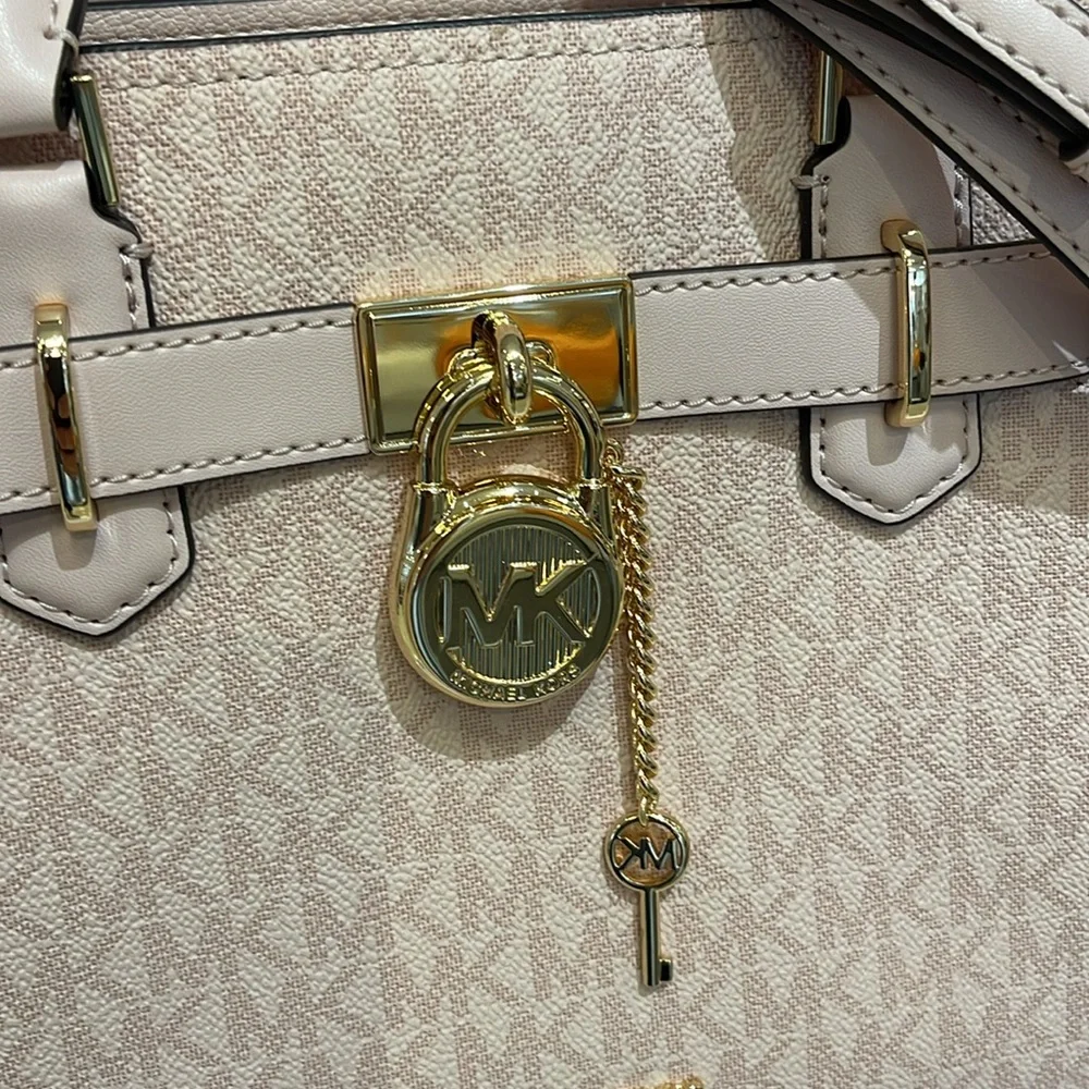 MICHAEL KORS Hamilton Small Logo Satchel Crossbody Bag
Powder Blush
NWT - Picture 3 of 8